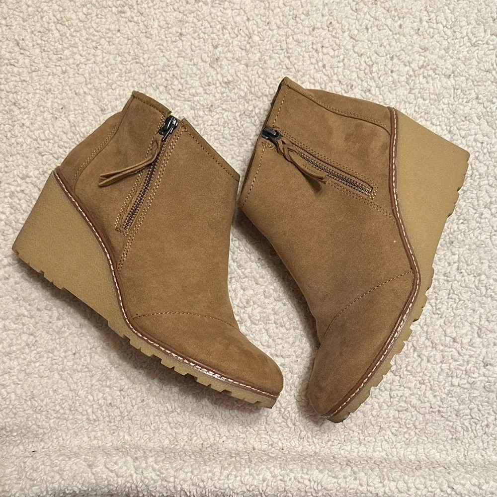 ✨ TOMS Women's Brown Wedge Booties - Size 10 ✨ - Picture 3 of 4